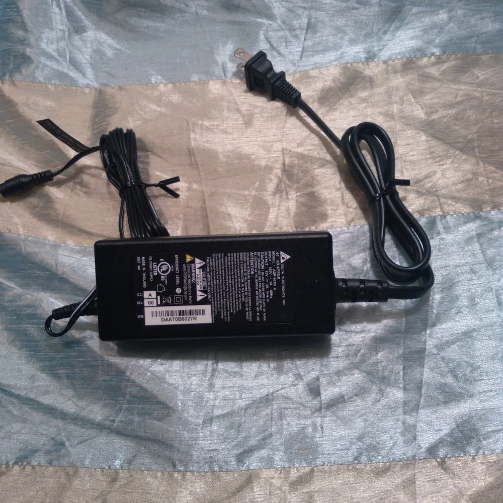 Delta Electronics AC Adapter model ADP-36TR A ( output 12v )